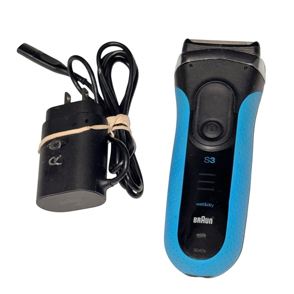 Braun Series 3 3040s Wet & Dry Electric Foil Shaver Blue w/ Charger Works Great!
